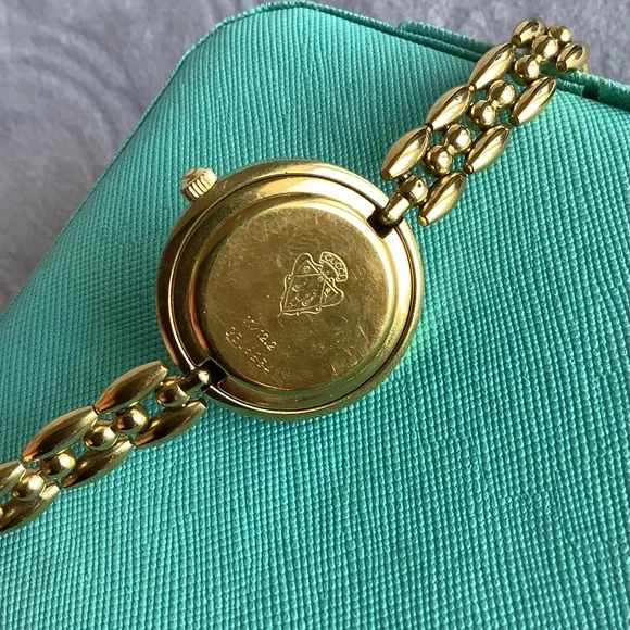 Gucci dressy chain bracelet watch with bezel set🌟🌟🌟 - Picture 9 of 11